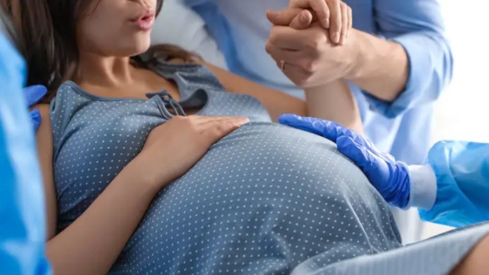 প্রসবপরবর্তী জটিলতায় দিনে ১০ জনের মৃত্যু