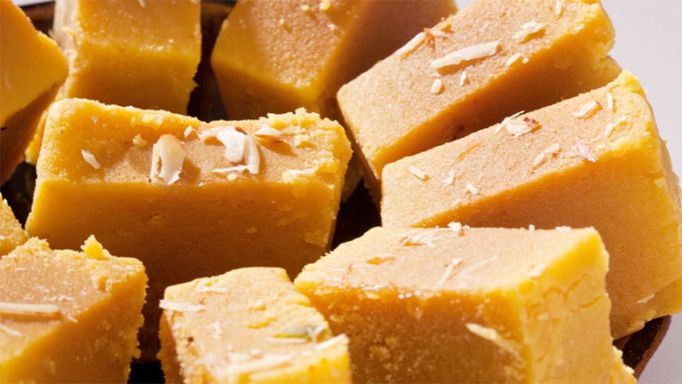 মাত্র ৫ উপকরণে বাড়িতেই তৈরি করুন জনপ্রিয় মিষ্টি ‘মাইসোর পাক’