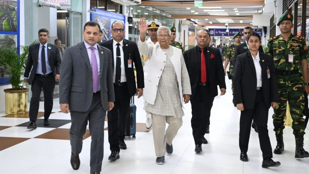 জাপানের উদ্দেশে ঢাকা ছেড়েছেন প্রধান উপদেষ্টা