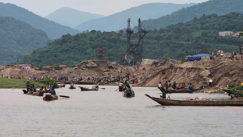 সিলেটে খনিজসম্পদ লুট, নিশ্চুপ প্রশাসন