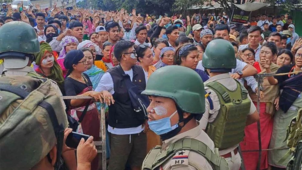 ‘শিরুই লিলি’ উৎসবের সময় কেন আবারও অশান্ত মণিপুর?