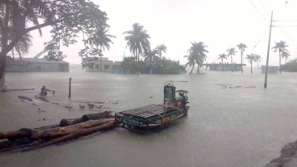 নোয়াখালীতে মুষলধারে বৃষ্টি, হাতিয়ার নিম্নাঞ্চল প্লাবিত