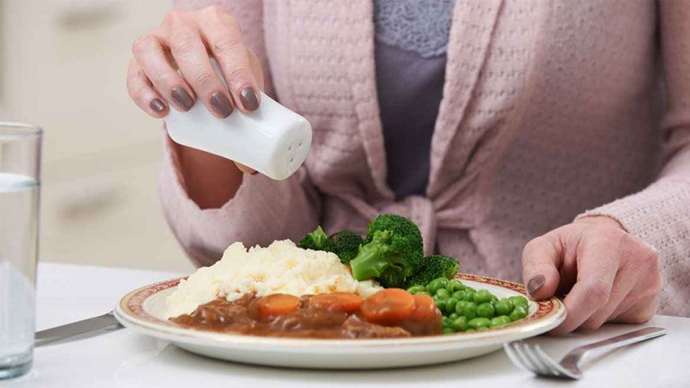 কাঁচা লবণ খেলে হতে পারে যেসব ক্ষতি