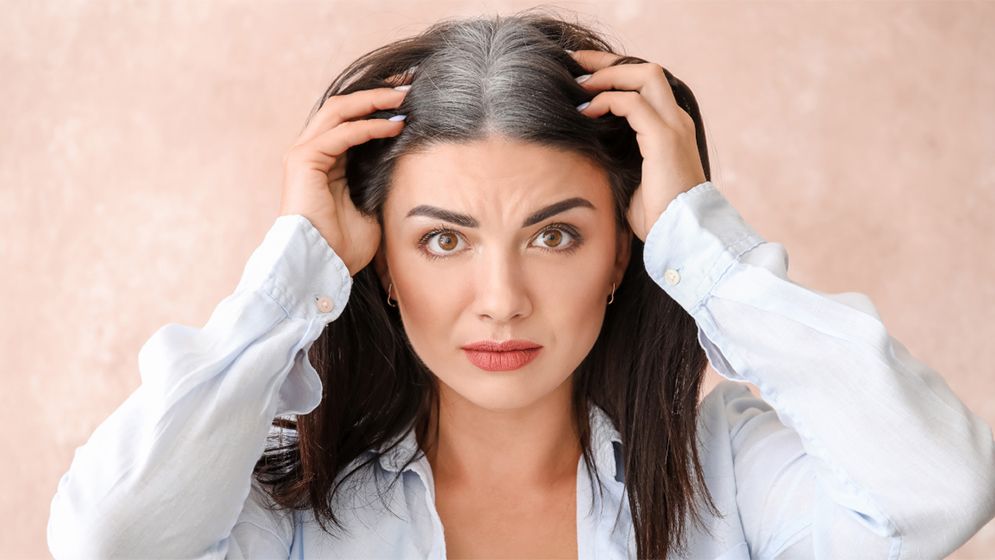 পাকা চুল ঢাকতে কেনা রং নয়, ঘরেই বানান মাস্ক