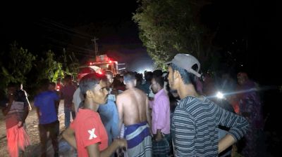 কামারখন্দে ট্রাকচাপায় মোটরসাইকেলের ৩ আরোহী নিহত