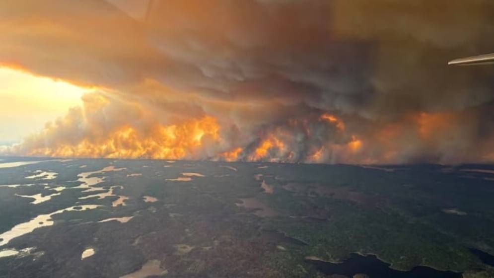 দাবানলে পুড়ছে কানাডা, জরুরি অবস্থা জারি