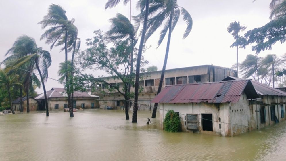 নোয়াখালীতে রেকর্ড বৃষ্টিপাত, জোয়ারে তলিয়ে গেছে নিম্নাঞ্চল