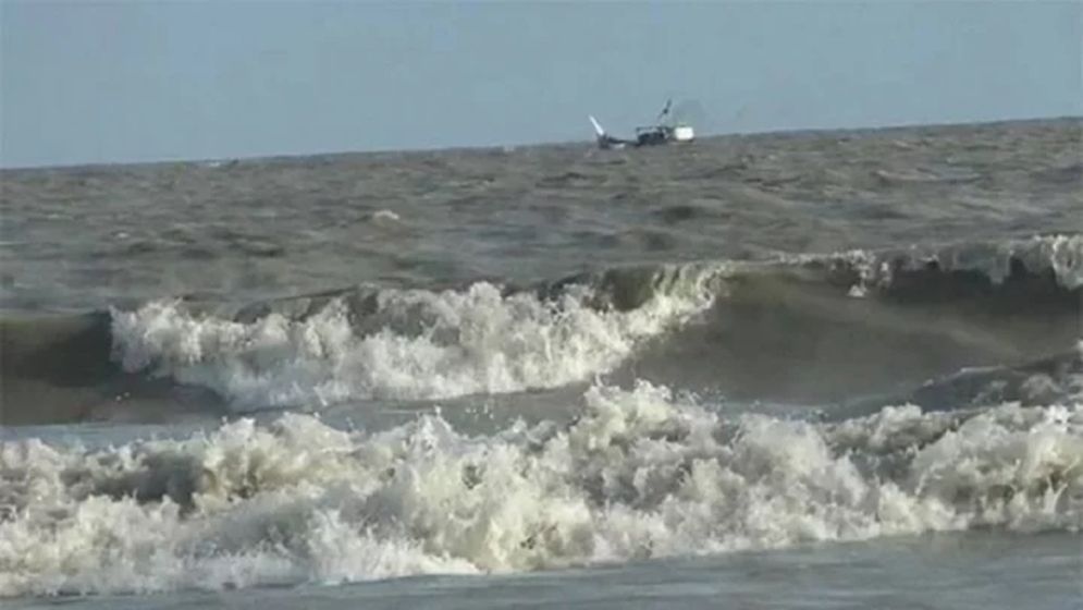 উপকূল অতিক্রম করেছে গভীর নিম্নচাপটি, ভারি বৃষ্টি হতে পারে আজও