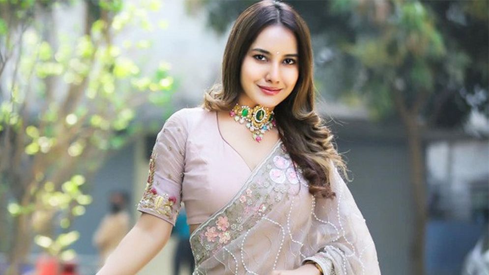 ‘আমি তৃষ্ণার্ত’ কেন বললেন ফারিন খান