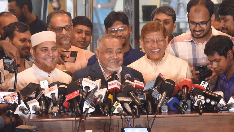 ঐকমত্য কমিশনের সঙ্গে রাজনৈতিক দলগুলোর বৈঠক