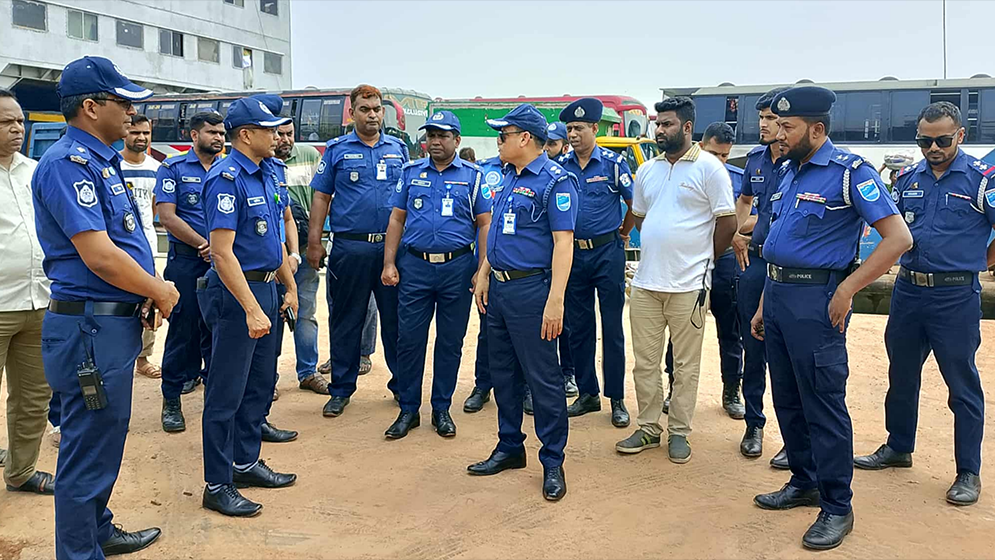 চাঁদাবাজি প্রতিহত-ঈদযাত্রা নির্বিঘ্ন করতে কঠোর অবস্থানে প্রশাসন