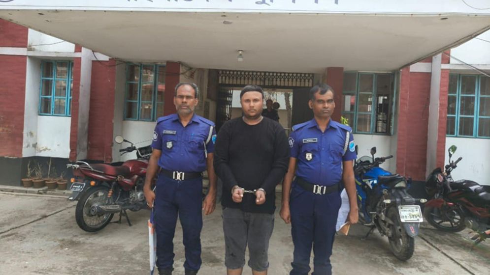 নারীর আপত্তিকর ভিডিও ছড়িয়ে দেওয়ার হুমকি, ১০ লাখ টাকা দাবি