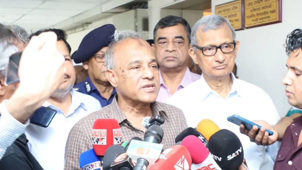 পরিবহণে ডাকাতি বন্ধে যাত্রীর ছবি তোলা হবে: স্বরাষ্ট্র উপদেষ্টা