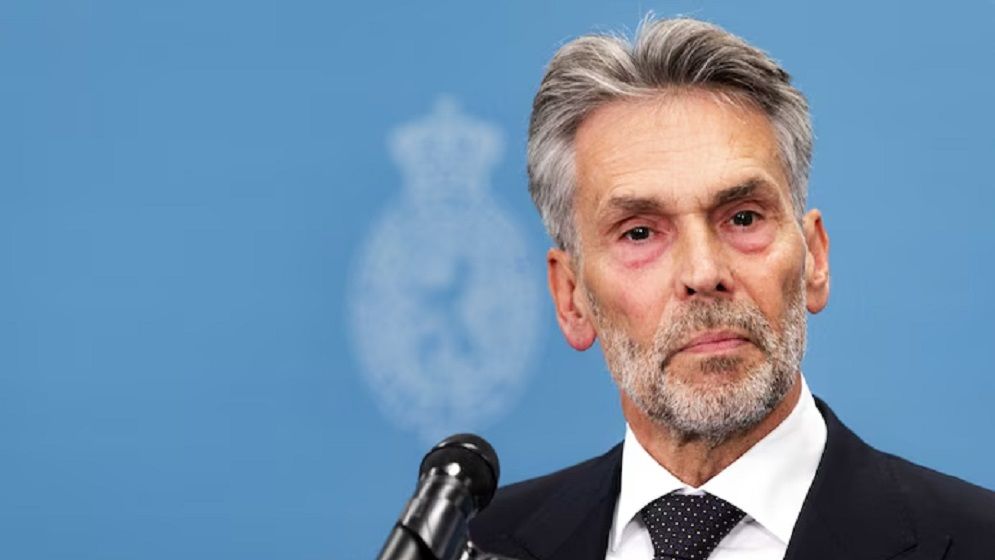 নেদারল্যান্ডসের প্রধানমন্ত্রী ডিক স্কোফের পদত্যাগ