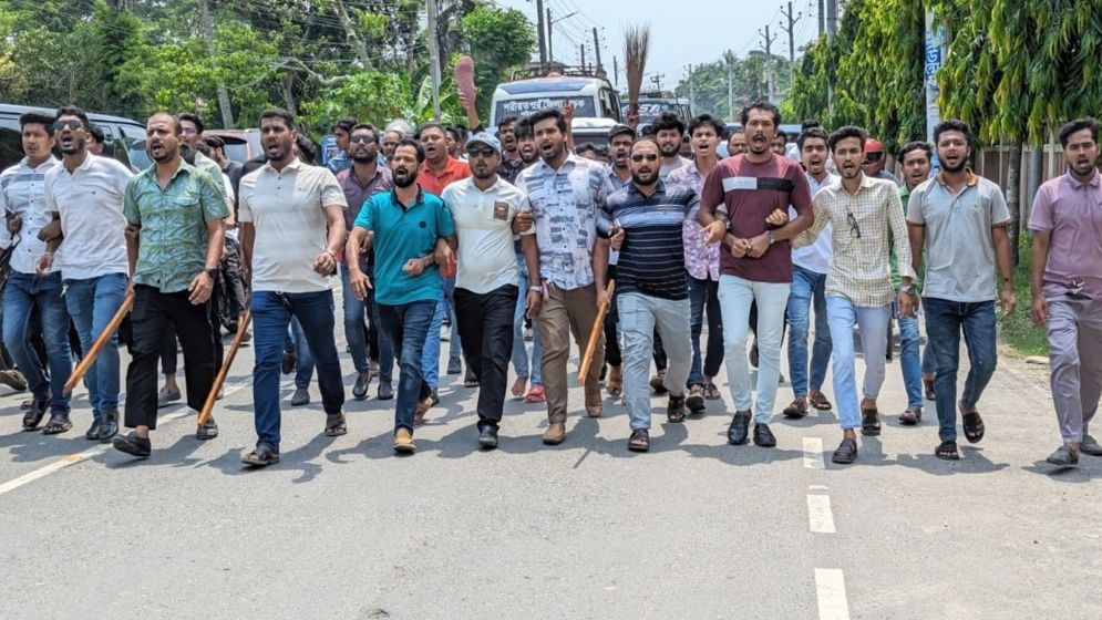 শরীয়তপুর ছাত্রদলের কমিটি বাতিলের দাবিতে বিক্ষোভ