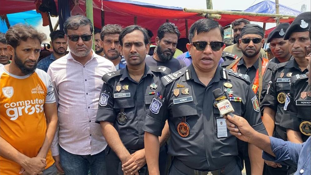 চাঁদাবাজি-গরু নিয়ে টানাটানি করলে ছাড় দেওয়া হবে না: র‌্যাব-১১ সিও