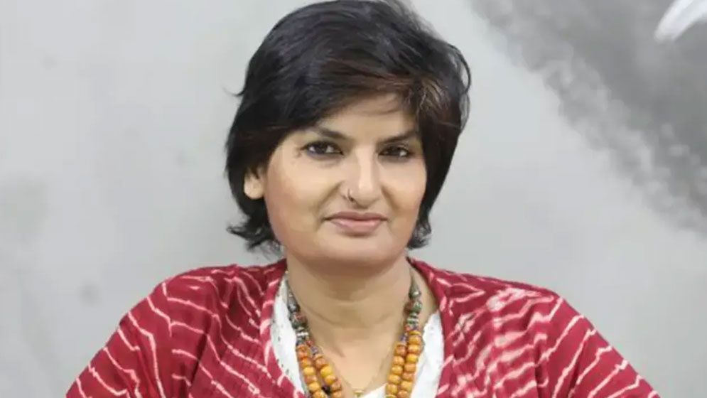 মা-স্বামী-ভাইসহ সাংবাদিক মুন্নি সাহার দেশত্যাগে নিষেধাজ্ঞা