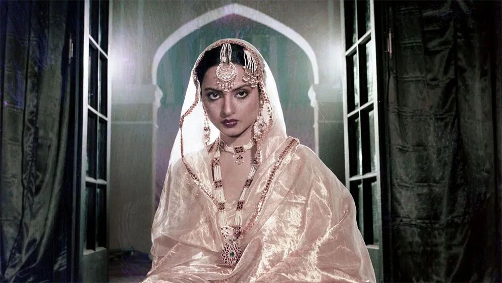 পর্দায় ফিরছে রেখার ‘উমরাও জান’