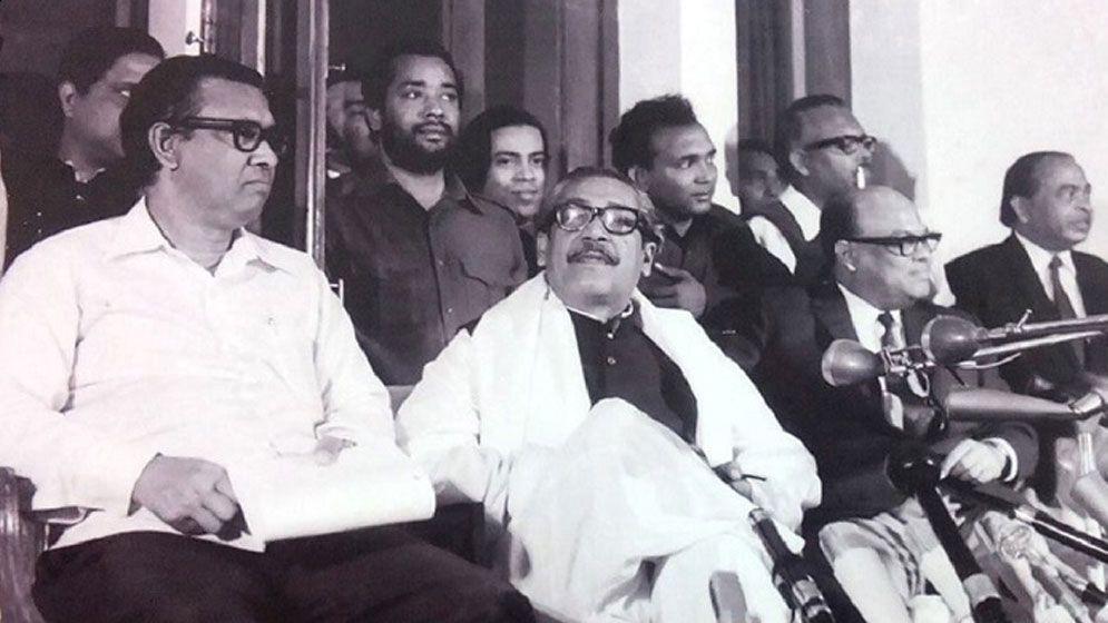 Порнографиялық фотокарталарды қараңыз Өте ұсқынсыз әйелдермен порно