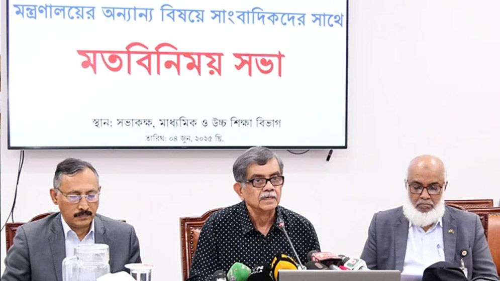 ২০২৭ সাল থেকে মাধ্যমিকে নতুন শিক্ষাক্রম: শিক্ষা উপদেষ্টা