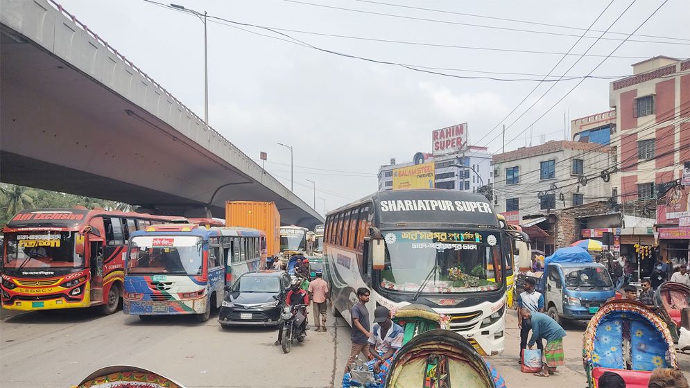 ঈদযাত্রায় বাসে ভাড়া নৈরাজ্য