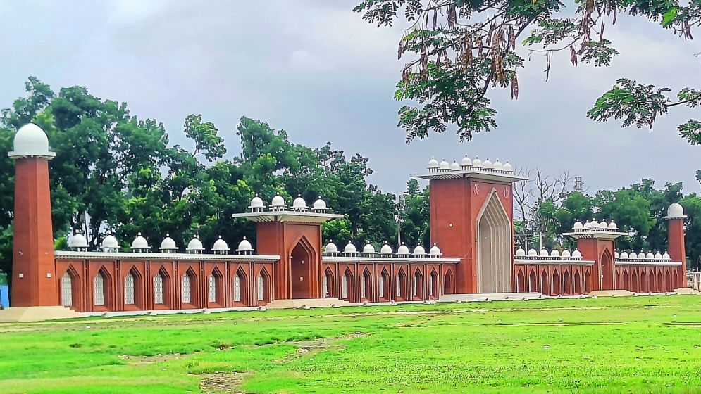 প্রস্তুত দিনাজপুরের গোর-এ শহীদ ময়দান ঈদগাহ