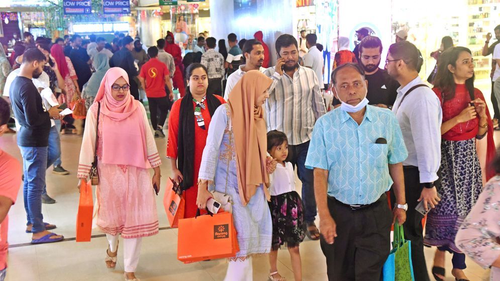 শেষ সময়ে যমুনা ফিউচার পার্কে ক্রেতাদের জোয়ার