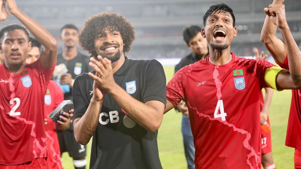 হামজাকে প্রশংসায় ভাসাল প্রতিপক্ষও