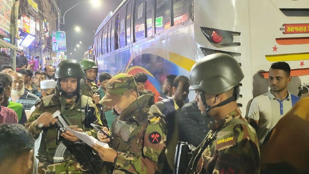 দুই শতাধিক যাত্রী ফেরত পেল অতিরিক্ত আদায়কৃত ভাড়া