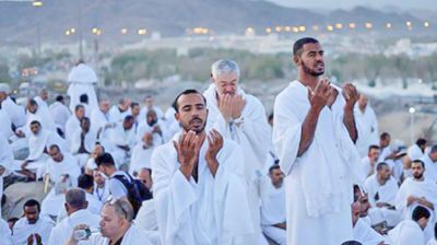 ১৫ লাখ হাজির উপস্থিতিতে মিনায় পবিত্র হজের আনুষ্ঠানিকতা শুরু