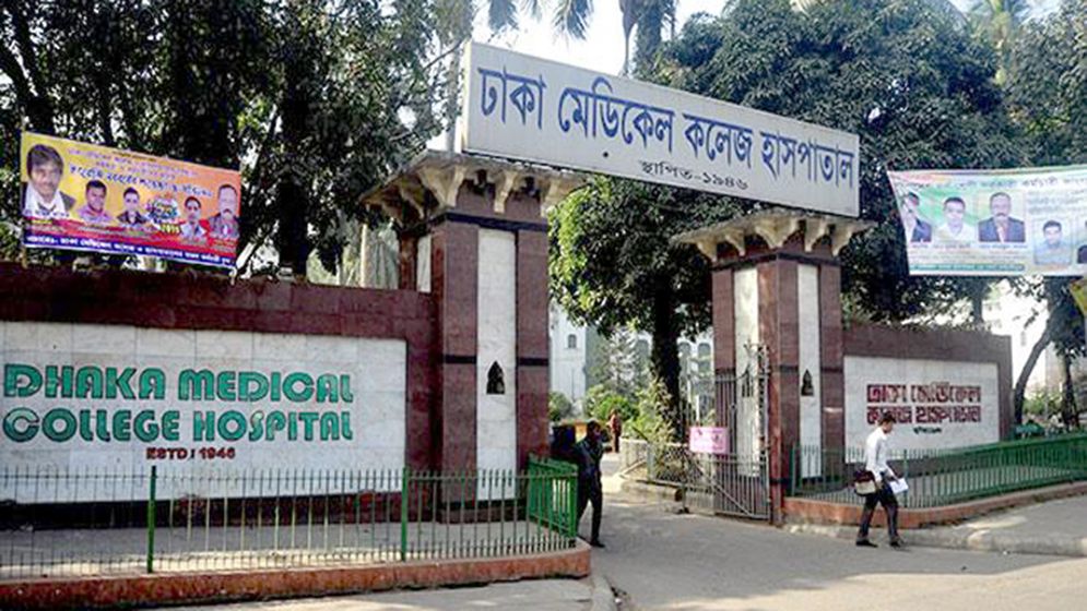 রাজধানীতে কুরবানি দিতে গিয়ে আহত ৭৭, ঢামেকে ভর্তি ৩