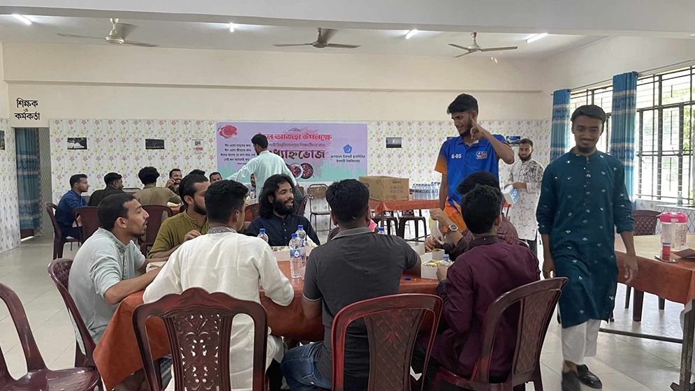 ভিন্ন ধর্মাবলম্বীসহ ইবি শিক্ষার্থীদের নিয়ে শিবিরের মধ্যাহ্নভোজ