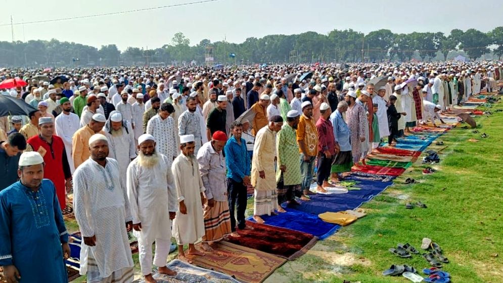 গোর-এ শহীদ ময়দানে ঈদুল আজহার জামাত অনুষ্ঠিত