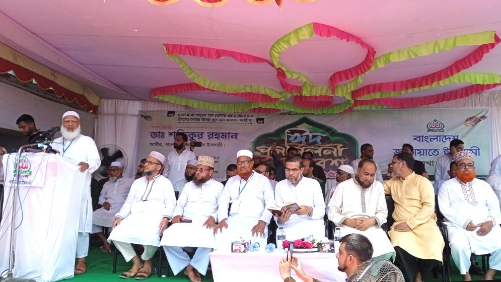 জামায়াত ক্ষমতায় গেলে দাবি করে অধিকার আদায় করতে হবে না