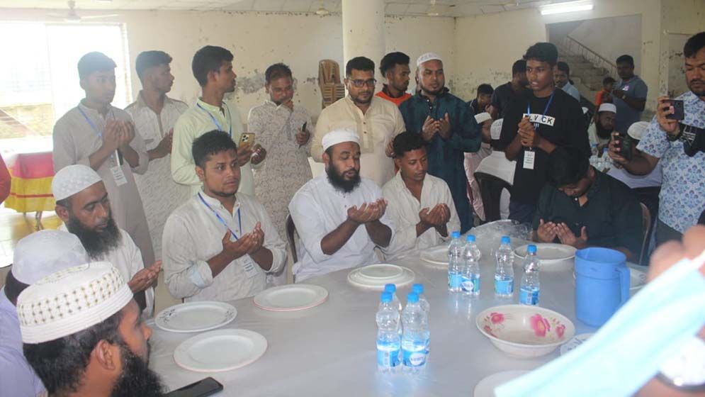 চার হাজার মানুষের মেজবানিতে হাসনাত আব্দুল্লাহ