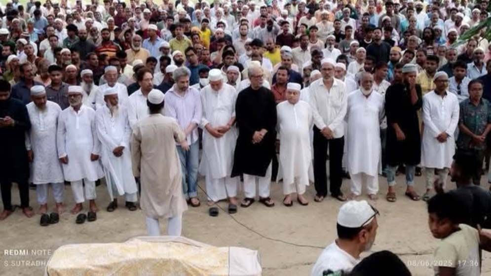 কাদের সিদ্দিকীর বাবা-মায়ের পাশেই স্ত্রীর দাফন