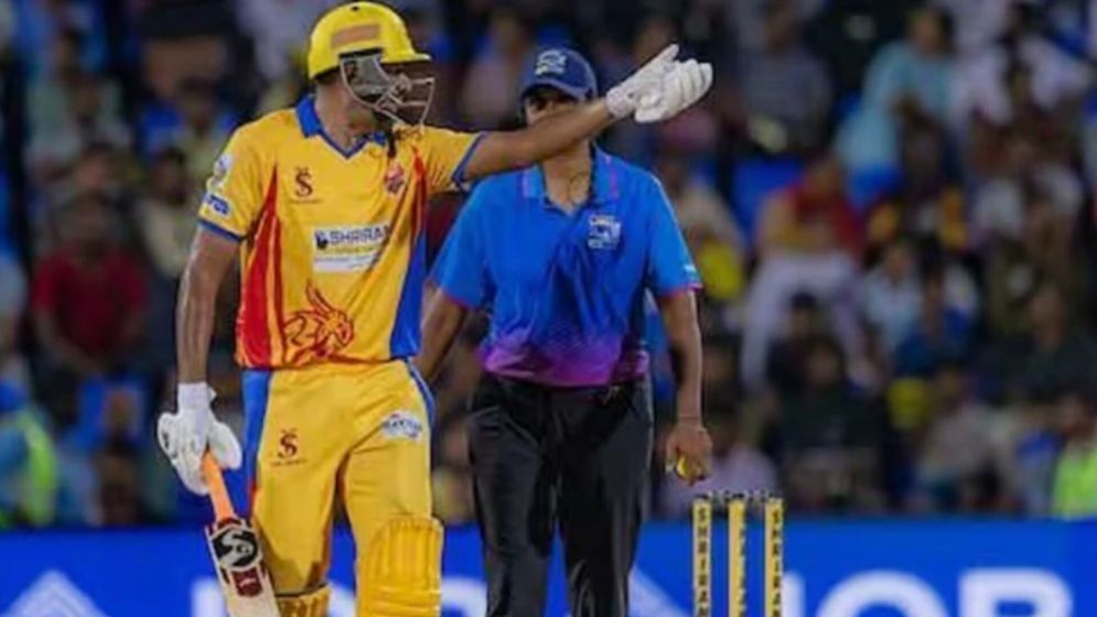 নারী আম্পায়ারকে কটাক্ষ করে শাস্তি পেলেন অশ্বিন