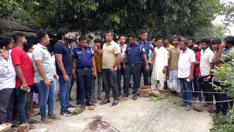 নিষিদ্ধ ছাত্রলীগ নেতাকে ছাড়াতে এলোপাতাড়ি গুলি