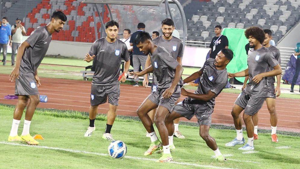 শমিতের অভিষেক, হামজা-ফাহামেদুলও আছেন