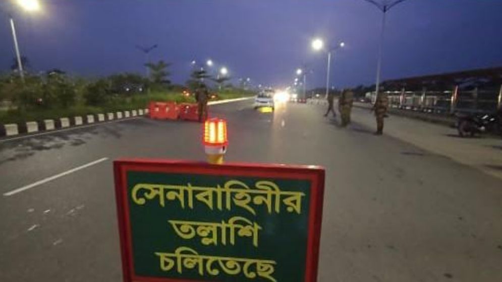 ৩০০ ফিটে চেকপোস্ট, ১৪ মামলায় সাড়ে ৪৪ হাজার টাকা জরিমানা