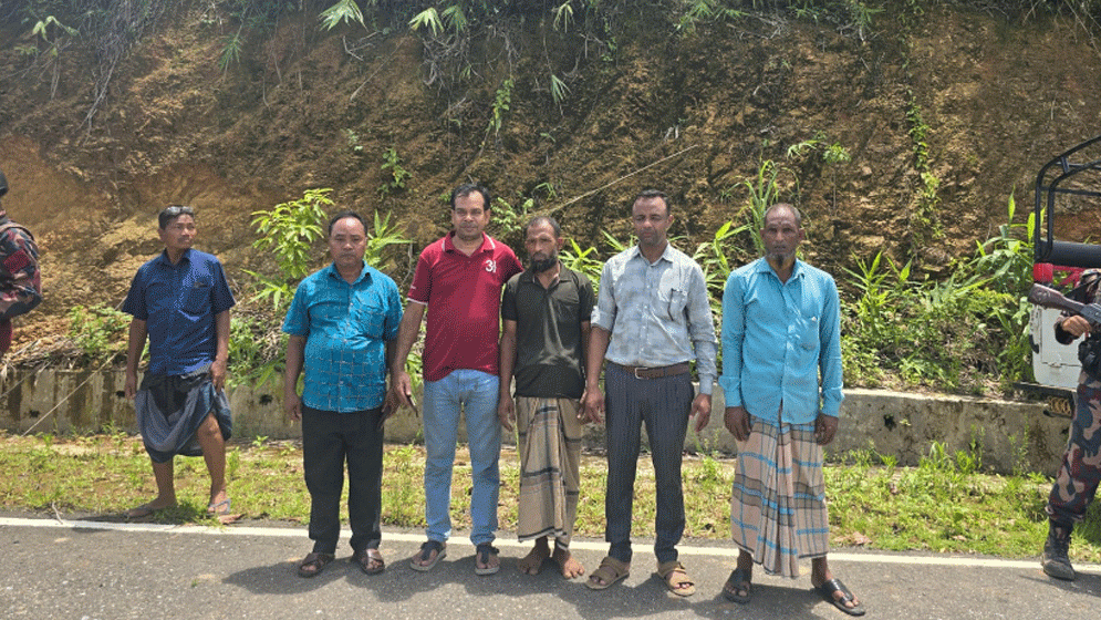 ৯ দিন পর মিয়ানমারের চোরাকারবারিদের হাত থেকে মুক্ত দুলাল