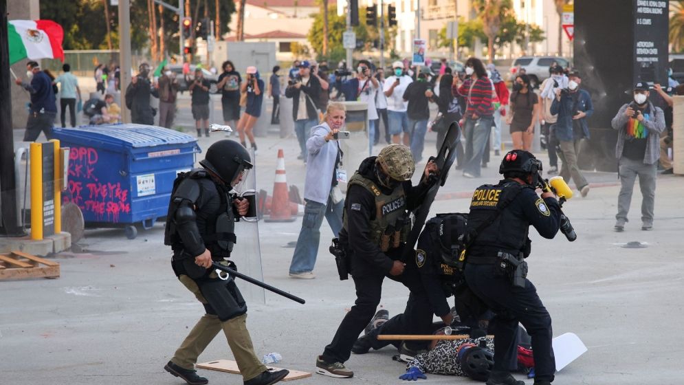 লস অ্যাঞ্জেলেসে যা ঘটছে তা দখলদারত্ব