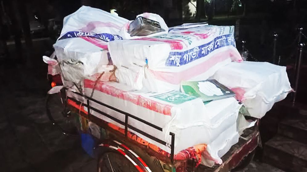 বগুড়ায় বালিকা বিদ্যালয়ের ছয় বস্তা বই বিক্রির চেষ্টা, নৈশপ্রহরীর পলায়ন