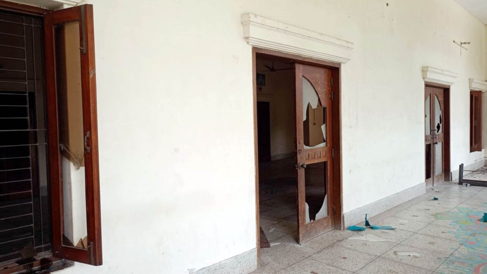 রবীন্দ্র কাছারি বাড়িতে ভাঙচুর, গ্রেফতার ২