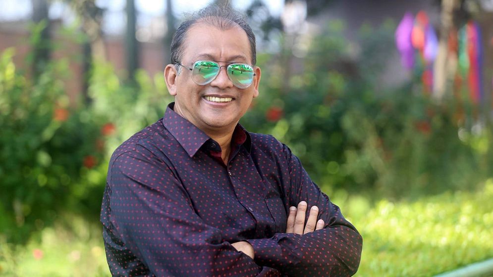 মাজার ছেড়ে কোথাও যেতে চাচ্ছেন না সমু চৌধুরী