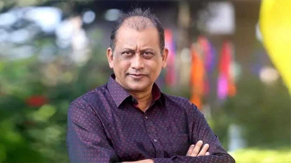 মাজারে গামছা পরে অভিনেতা সমু চৌধুরী