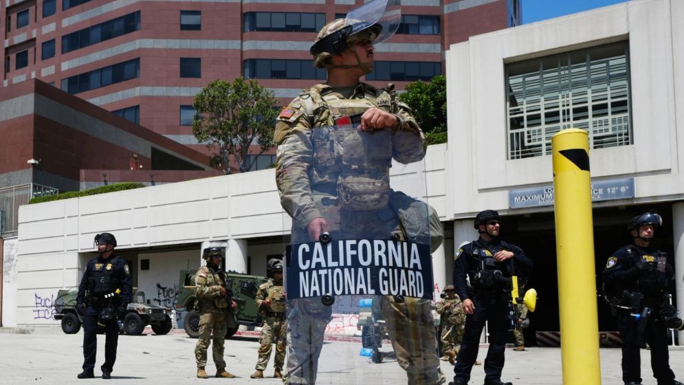 দুদিনের মধ্যেই নামছে ৭০০ মেরিন সেনা