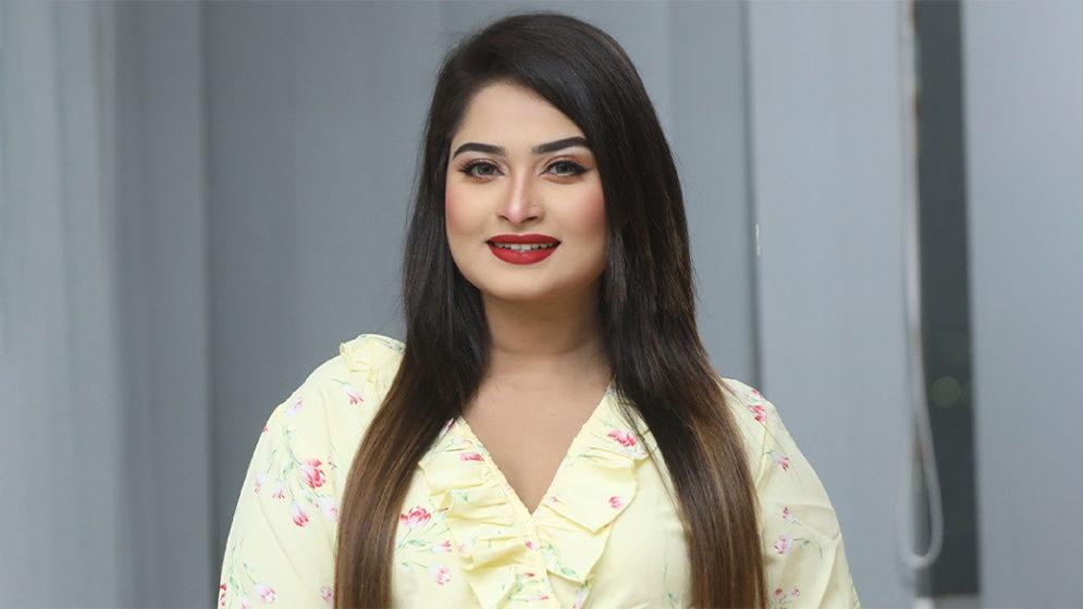 বিতর্কিত স্ট্যাটাসের জেরে বাতিল শিরিন শিলার বিটিভির অনুষ্ঠান