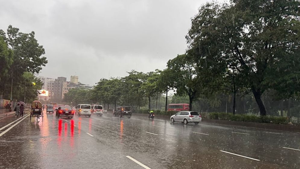 অবশেষে রাজধানীতে স্বস্তির বৃষ্টি