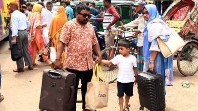 ঈদের লম্বা ছুটি শেষে কর্মস্থলে ফিরছে মানুষ